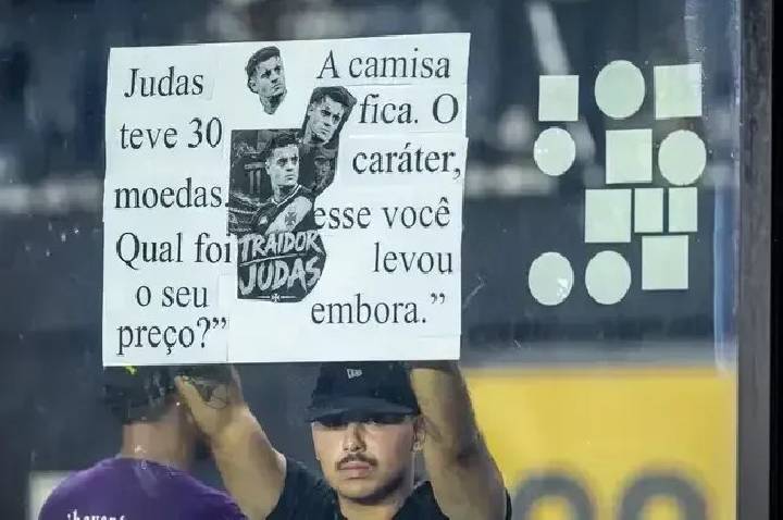 Torcedor chama Coutinho de Judas em vitória do Vasco: “30 moedas”