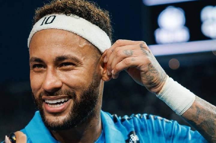 Torcedor mirim do Corinthians é hostilizado após ganhar camisa de Neymar