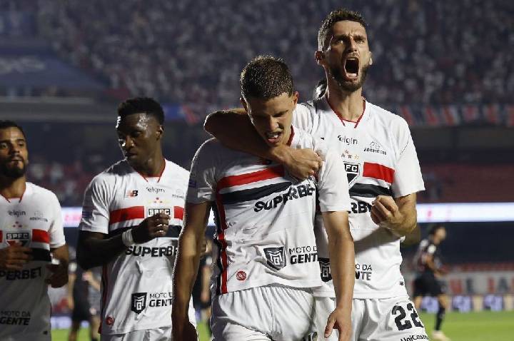 Torcedor se emociona após São Paulo encerrar jejum de vitórias; veja