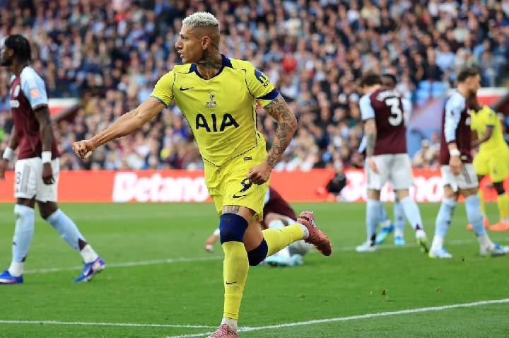 Torcedores de Atlético-MG e Vasco disputam Richarlison nas redes sociais