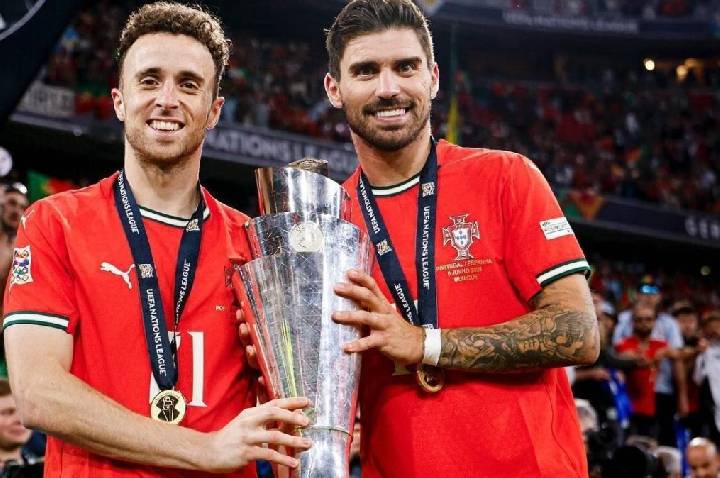Torcedores usam morte de Diogo Jota para provocar Rúben Neves durante jogo