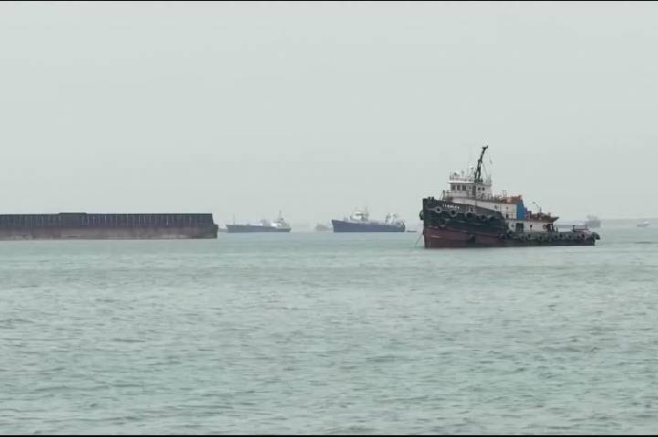 Tráfego de navios no Estreito de Ormuz atinge menor nível desde maio