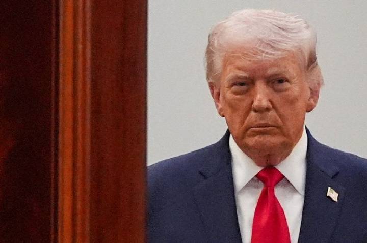 Trump adverte Irã para assinar acordo rapidamente após ataques em Ormuz
