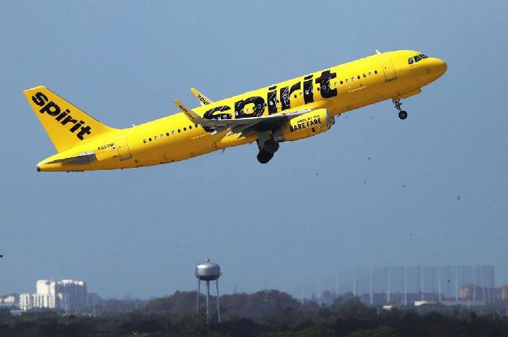 Trump avalia resgate da Spirit Airlines em meio a choque de energia