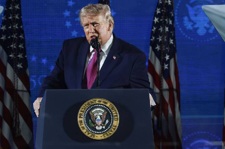 Trump chama Irã de “pessoas más e doentes” após série de ataques no Golfo