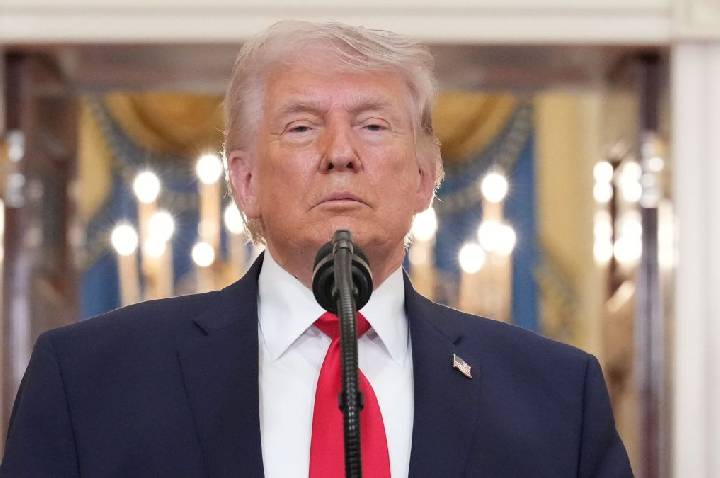 Trump diz que EUA têm “controle total” sobre o Estreito de Ormuz