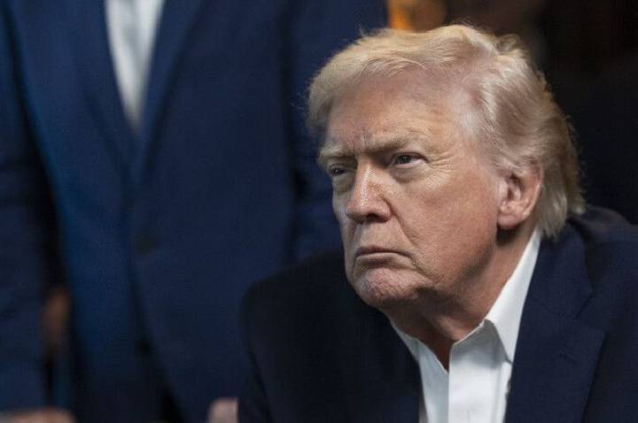 Trump diz que Irã está em colapso financeiro e não paga militares