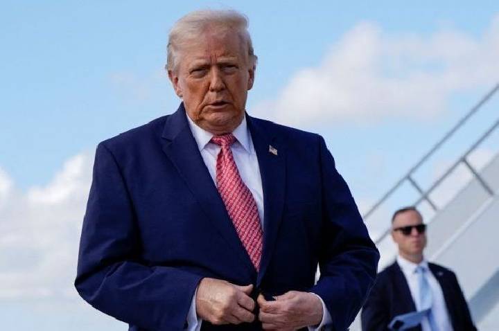 Trump suspende operação para guiar navios pelo Estreito de Ormuz