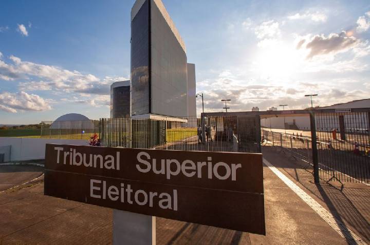 TSE dá prazo final à federação do PT após descumprimento de ordem