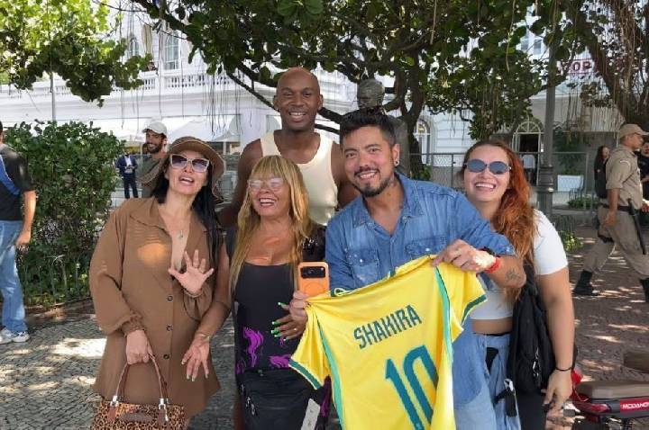 Tudo pelo VIP: campanhas levam fãs para perto de Shakira