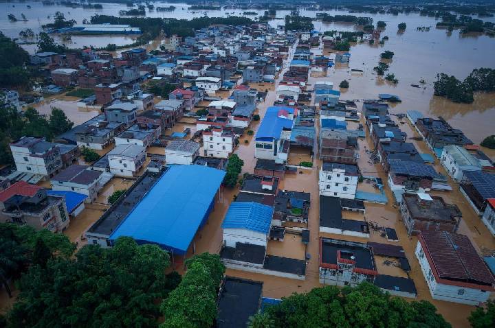 Tufão provoca retirada de mais de 50 mil pessoas no sudoeste da China
