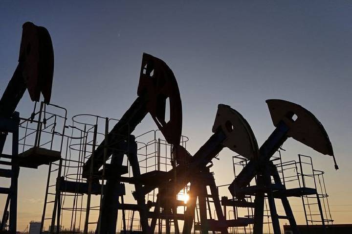 Um bilhão de barris de petróleo estão perdidos com abertura tardia de Ormuz