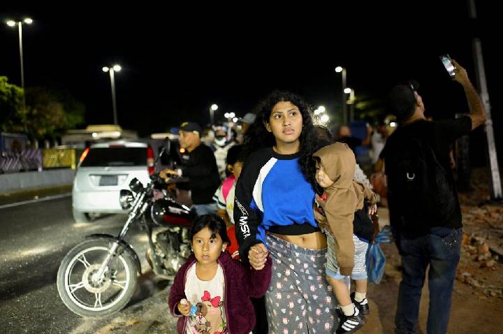 Um mês após terremotos na Venezuela, sobreviventes vivem futuro incerto
