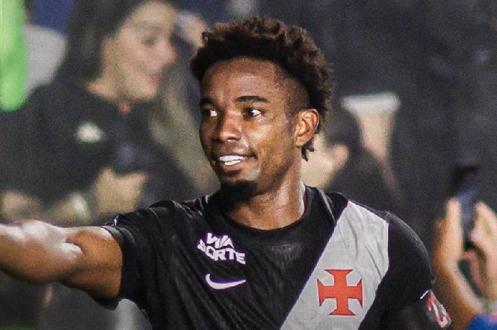 Vasco bate Athletico-PR e volta a vencer no Brasileirão