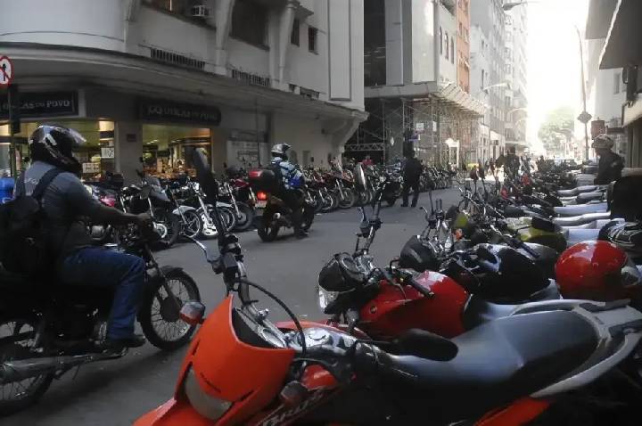 Vendas de motos sobem 10,6% em agosto ante 2025, diz Fenabrave