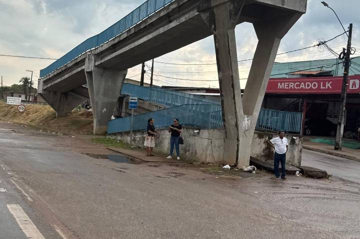 Vereador Edimilson Dourado cobra instalação de nova parada de ônibus na BR-364 após queda de estrutura