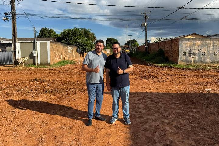 Vereador Márcio Pacele articula e garante avanço da terraplanagem no bairro Igarapé