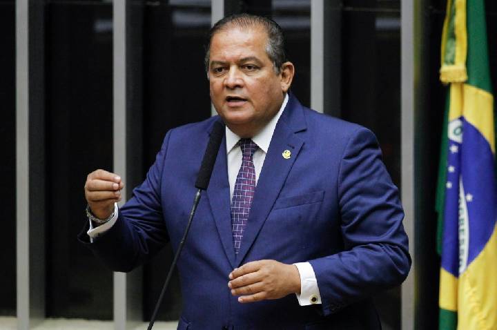 Veritá: Eduardo Gomes lidera corrida ao Senado no Tocantins