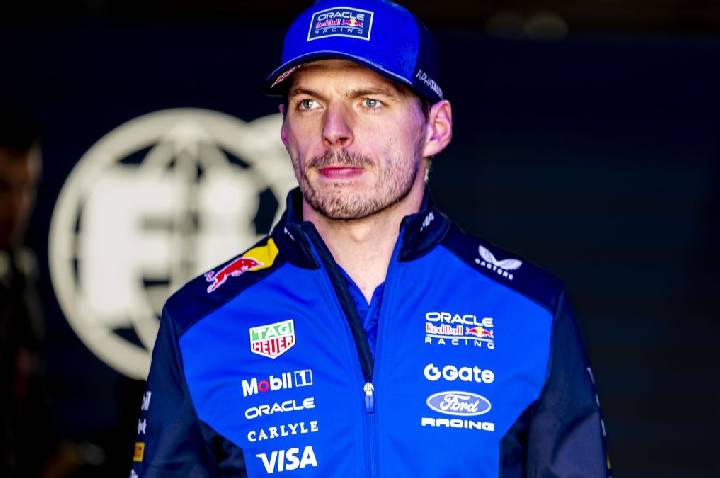 Verstappen muda tom sobre futuro na F1 após avanço em regra dos motores