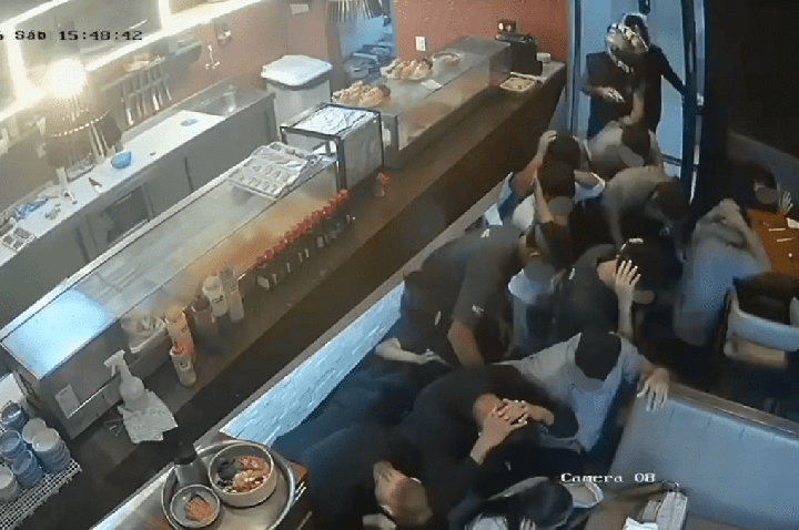 Vídeo: Arrastão assusta clientes em restaurante japonês na zona Sul de SP