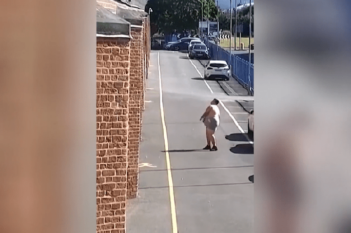 Vídeo: Homem joga pacote de drogas sobre muro de prisão na Inglaterra