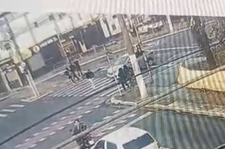 Vídeo: homem morre após ser atropelado na faixa de pedestres em SP