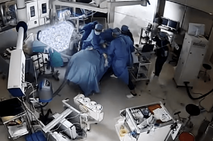 Vídeo: Médicos no Japão são surpreendidos por terremoto durante cirurgia