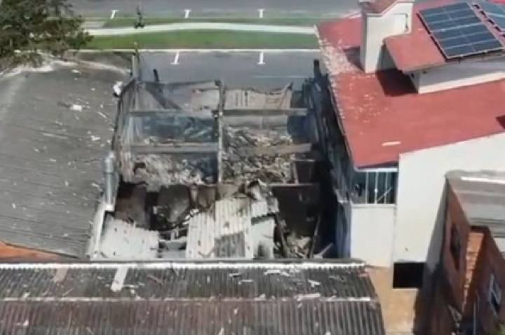 Vídeo mostra destruição após queda de avião em restaurante no RS