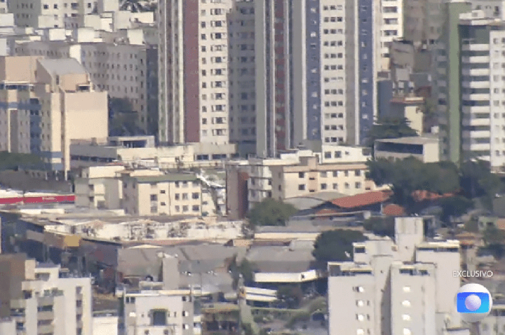 Vídeo: Veja momento em que avião cai e atinge prédio em Belo Horizonte