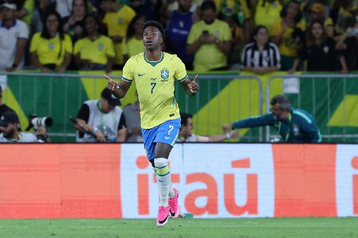 Vini Jr marca golaço e abre o placar em Brasil x Panamá; veja