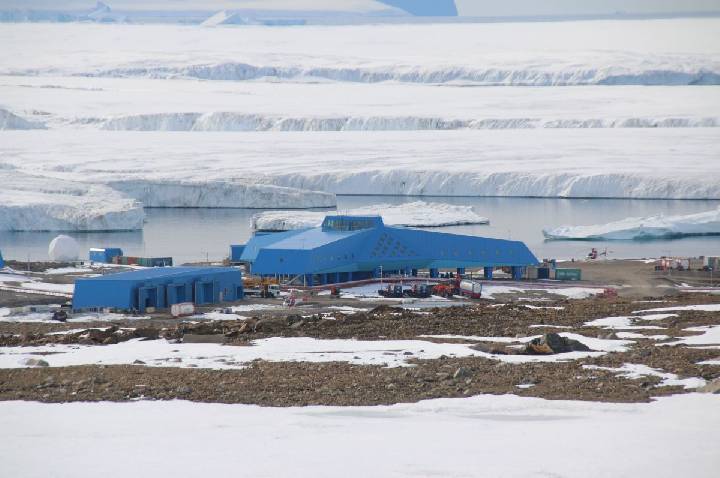 Violência na Antártica: membro de estação científica ameaça equipe com faca