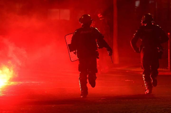 Violência na França após título do PSG deixa mais de 200 feridos e um morto