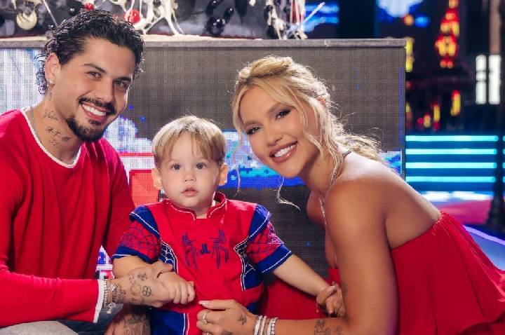 Virginia e Zé Felipe posam juntos no aniversário de 2 anos de José Leonardo