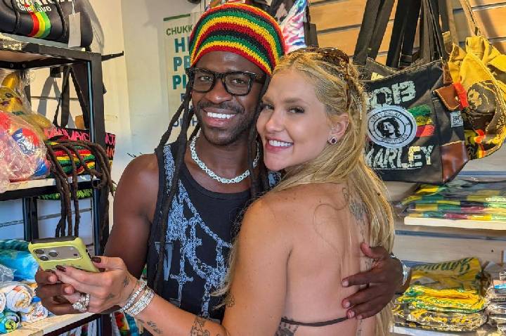 Virginia exibe fotos com Vini Jr. na Jamaica: “Onde aperta para voltar?”