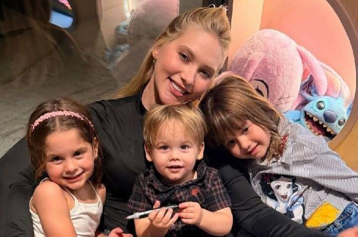 Virginia posta foto com filhos após chegar de Dubai: “Ter pra onde voltar”