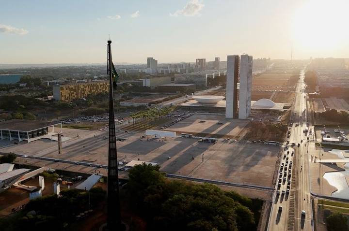 Vitória apertada e contestação judicial podem travar governo, diz analista