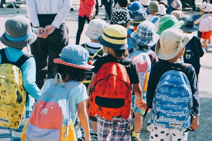 Volta às aulas: ajuste no sono e rotina ajudam no fim das férias