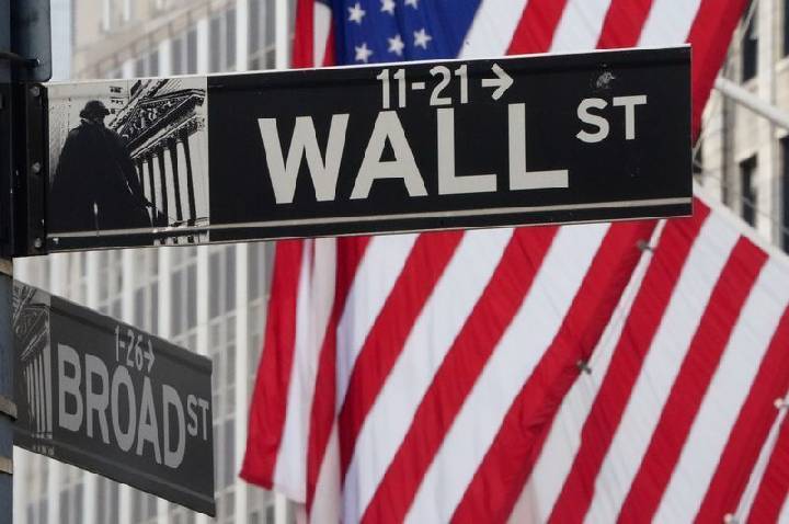Wall Street opera em alta após o melhor mês em anos