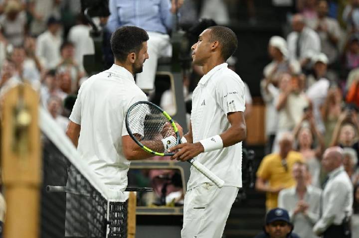 Wimbledon: Djokovic vence Aliassime em batalha de 5 horas e encara Sinner