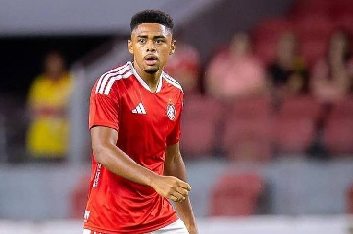 Zagueiro do Internacional recebe punição pesada após entrada em Gabriel Pec