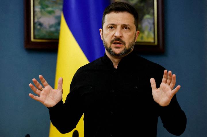 Zelensky: ataque à instalação de combustível nuclear é “extremamente vil”