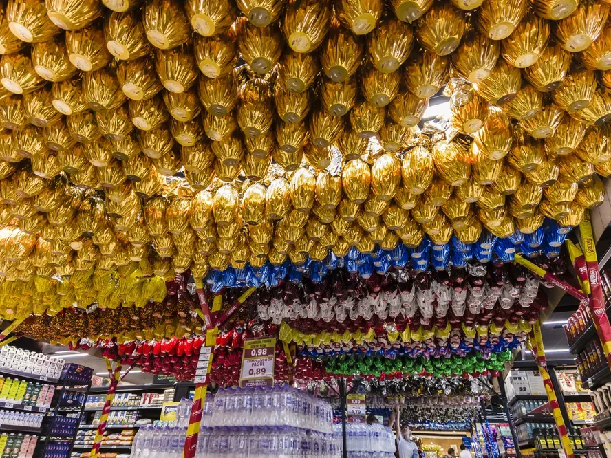 Alta de 189% do cacau vai impactar preços dos ovos de Páscoa neste ano, diz entidade do setor de alimentos