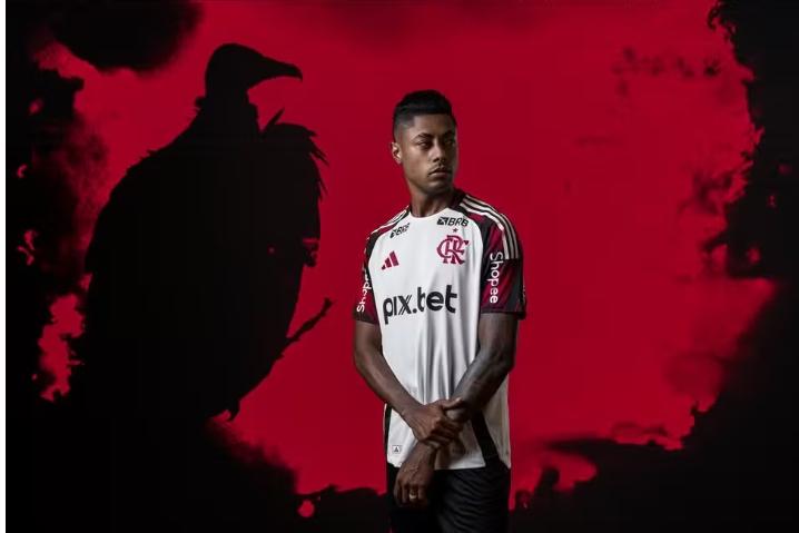 Flamengo lança novo uniforme para 2025, veja as fotos