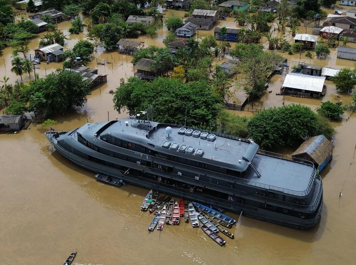 Marinha leva cestas básicas a ribeirinhos afetados pela cheia