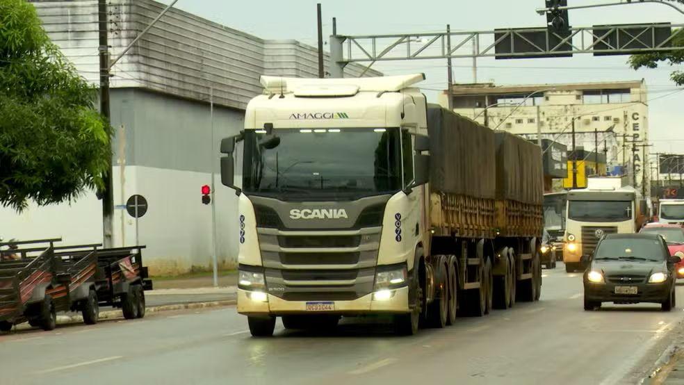 Para reduzir congestionamentos, DNIT restringe tráfego de carretas na Av. Jorge Teixeira em horários de pico