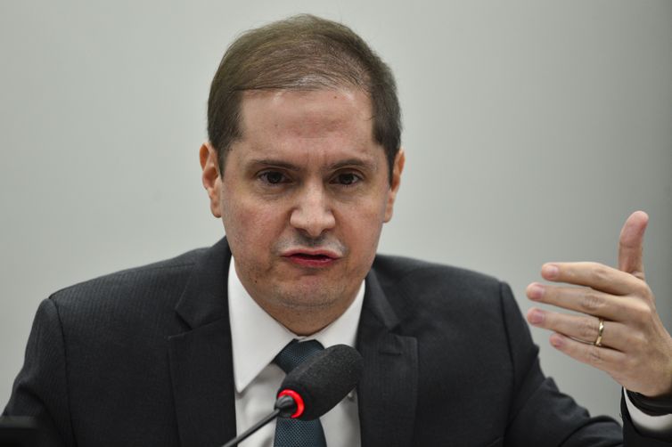 Ex-AGU confirma ao Supremo consulta de Bolsonaro para reverter urnas