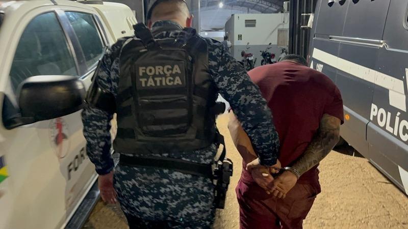 Homem apontado como líder de facção criminosa e foragido com vários mandados de prisão é capturado pela PM.
