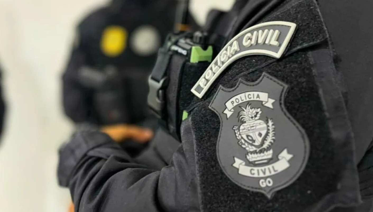 Mãe é presa após esfaquear filha de 2 anos por dívidas em site de apostas, diz polícia