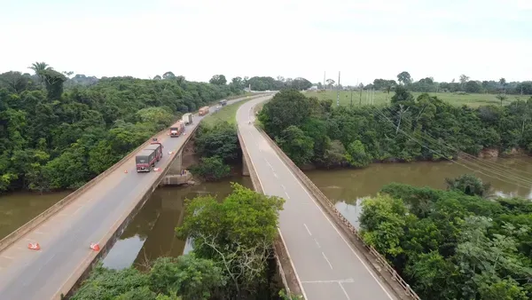 Mototaxista morre após ser atropelado por carreta nas proximidades da ponte sobre o Rio Candeias, em Rondônia