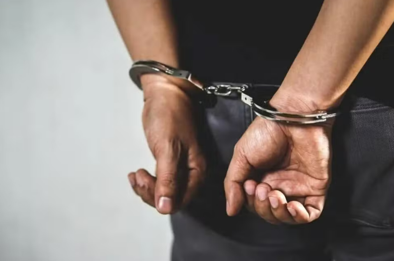 Mulher denuncia ex-marido por violência doméstica e acaba presa com ele em Porto Velho